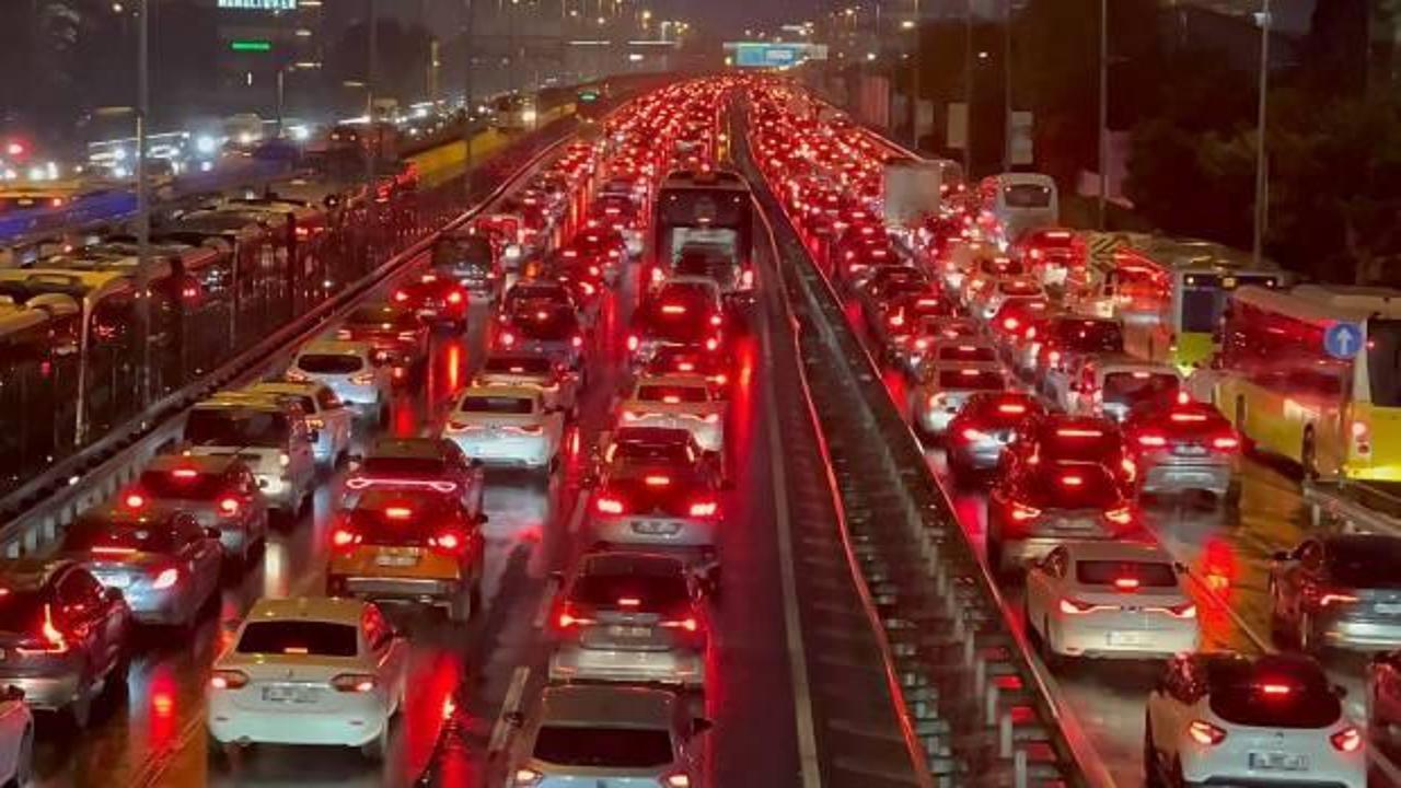 İstanbul'da trafik yoğunluğu durma noktasına geldi